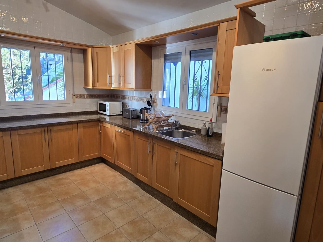 3 bedroom Villa for sale in Vinuela with pool - € 415,000 (Ref: 9490085)