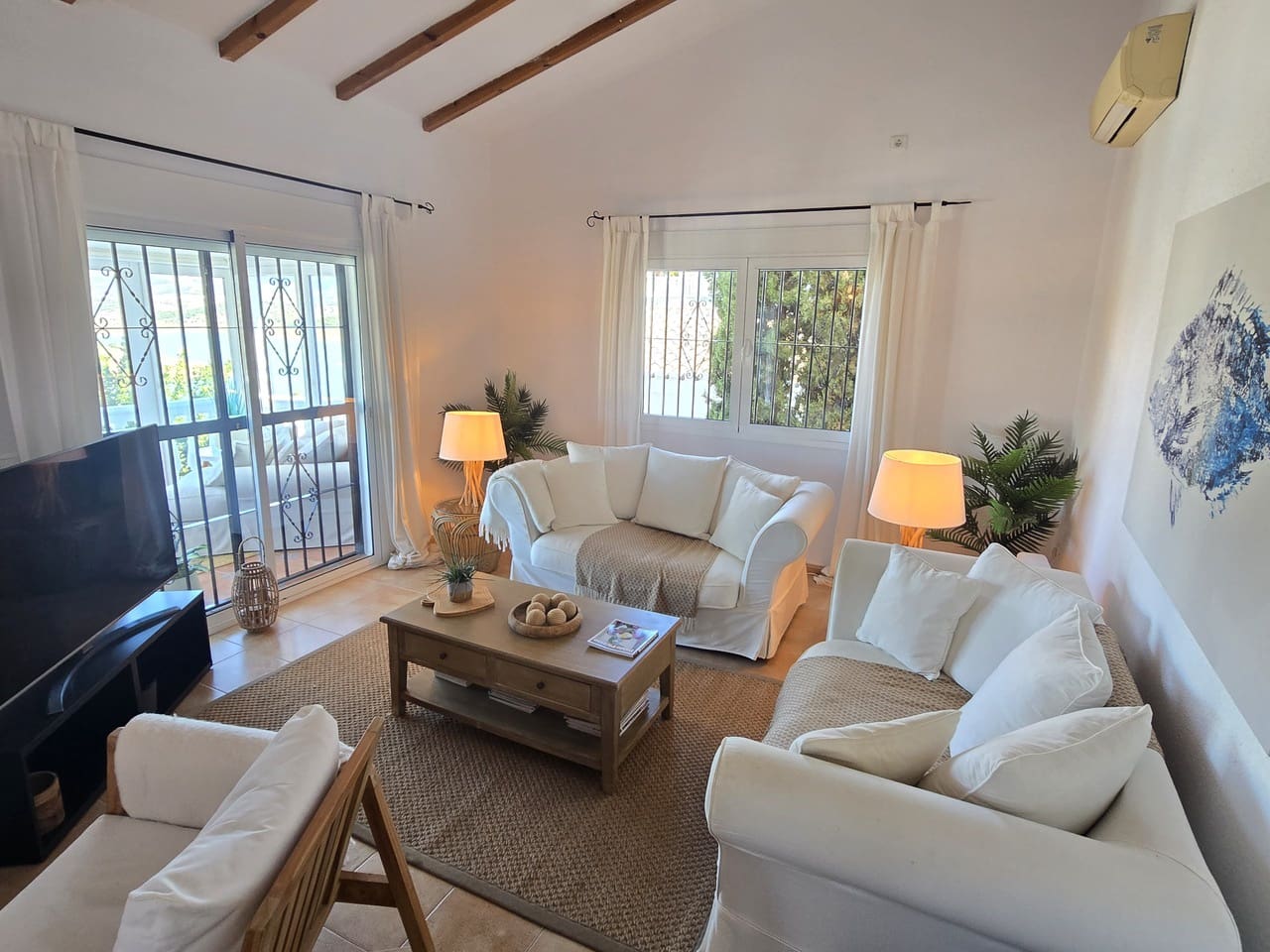 3 bedroom Villa for sale in Vinuela with pool - € 415,000 (Ref: 9490085)