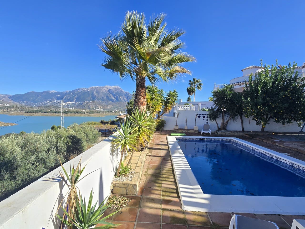 3 bedroom Villa for sale in Vinuela with pool - € 415,000 (Ref: 9490085)