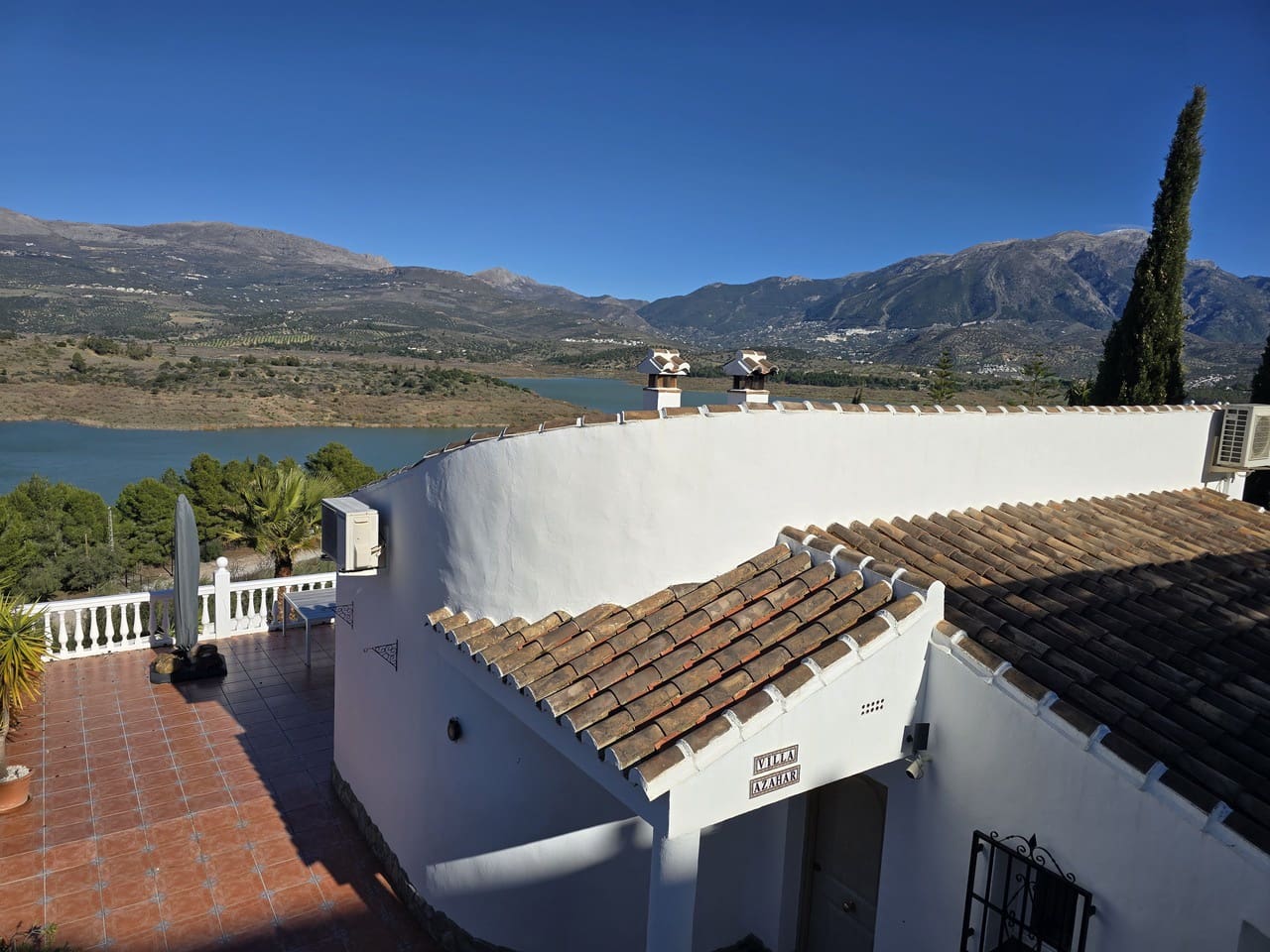 3 bedroom Villa for sale in Vinuela with pool - € 415,000 (Ref: 9490085)
