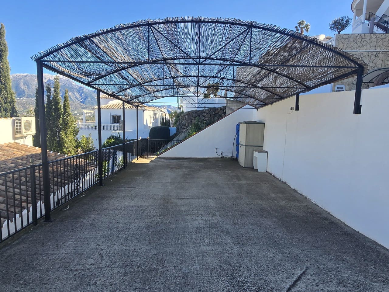 3 bedroom Villa for sale in Vinuela with pool - € 415,000 (Ref: 9490085)