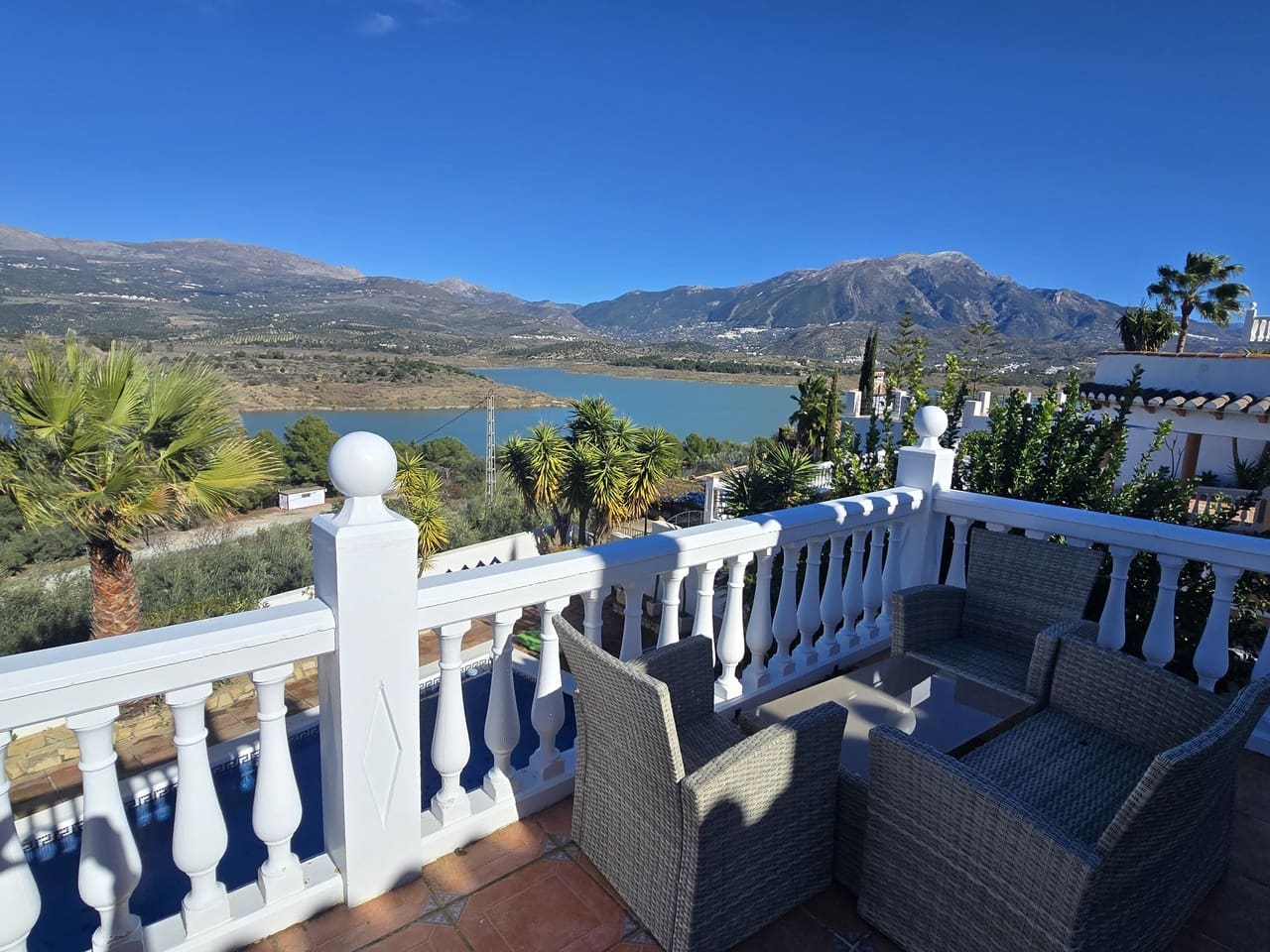 3 bedroom Villa for sale in Vinuela with pool - € 415,000 (Ref: 9490085)