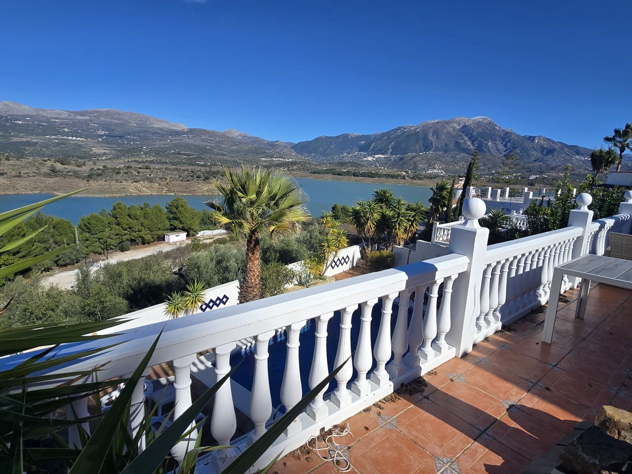 3 bedroom Villa for sale in Vinuela with pool - € 415,000 (Ref: 9490085)