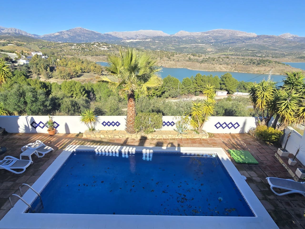 3 bedroom Villa for sale in Vinuela with pool - € 415,000 (Ref: 9490085)
