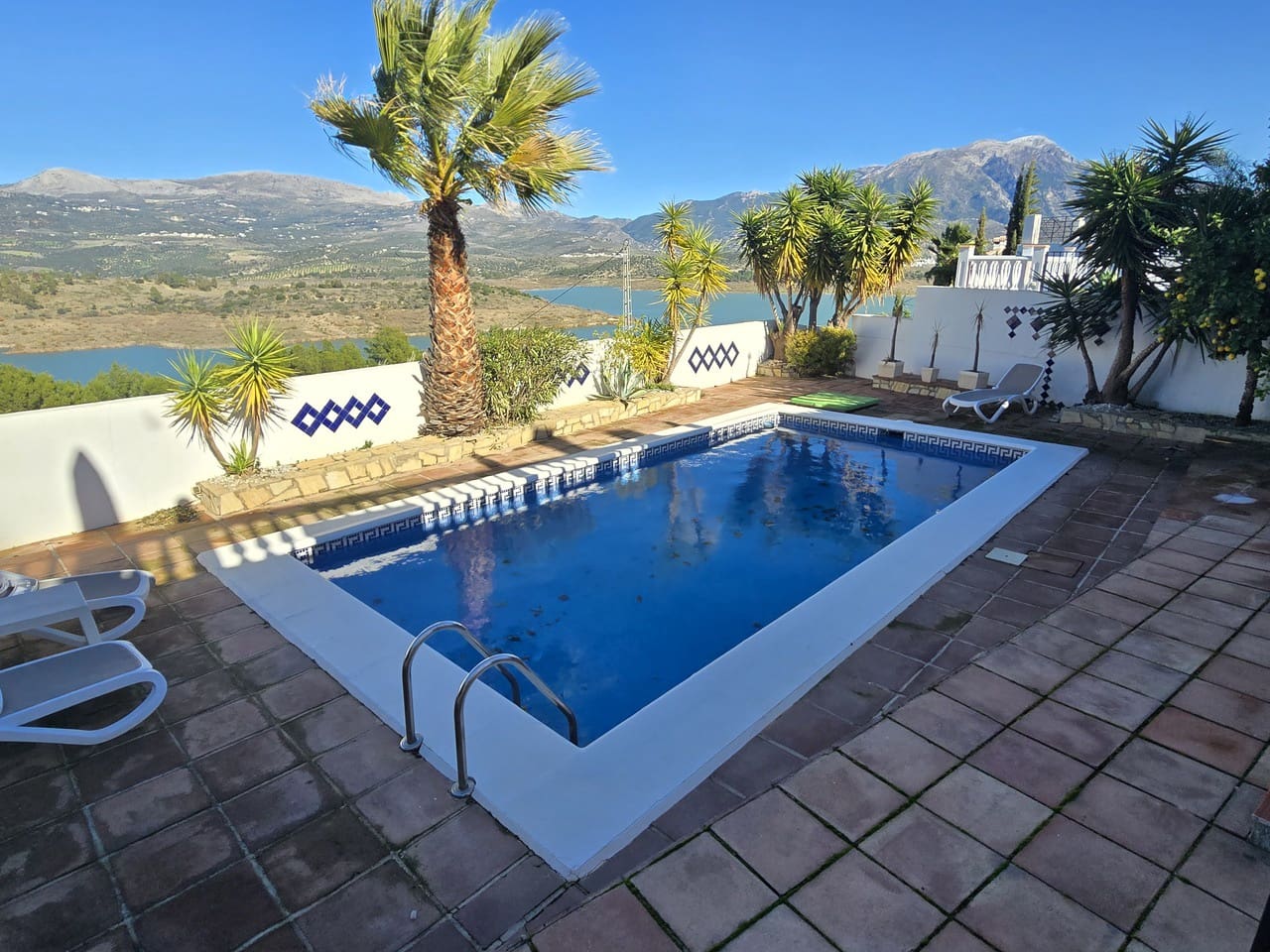 3 bedroom Villa for sale in Vinuela with pool - € 415,000 (Ref: 9490085)