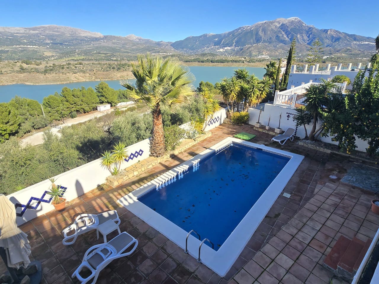 3 bedroom Villa for sale in Vinuela with pool - € 415,000 (Ref: 9490085)