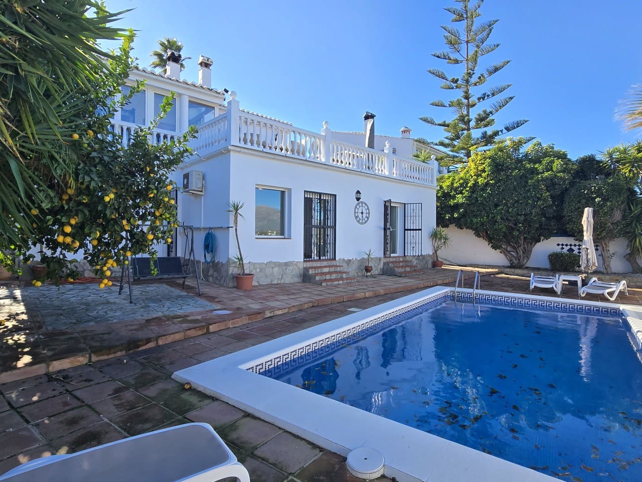 3 bedroom Villa for sale in Vinuela with pool - € 415,000 (Ref: 9490085)