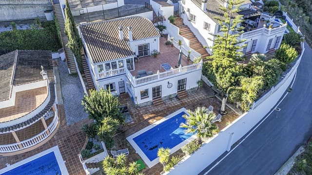 3 soveværelse Villa til salg i Viñuela med swimmingpool - € 415.000 (Ref: 9490085)