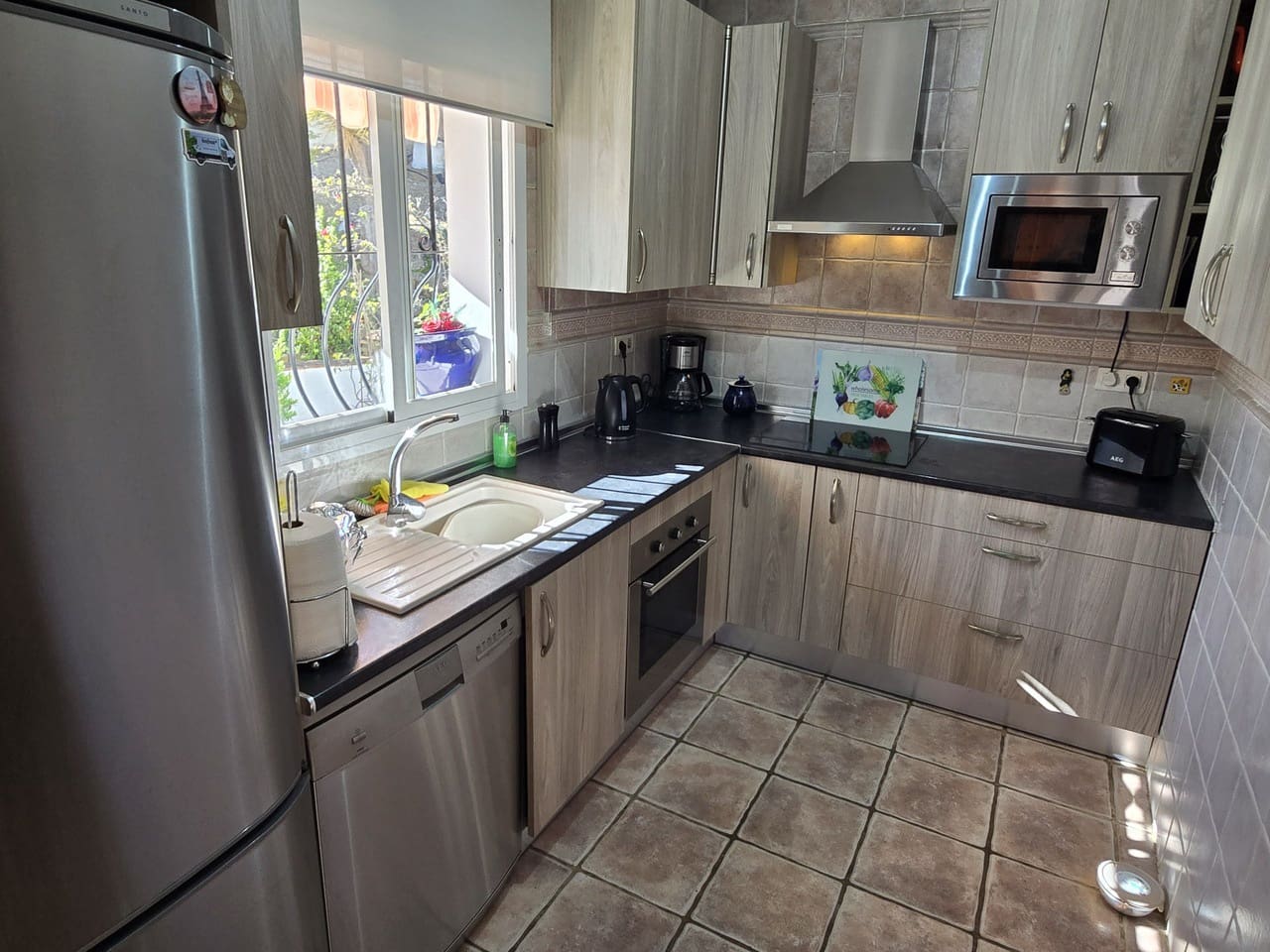 2 soveværelse Villa til salg i Vinuela med swimmingpool garage - € 259.000 (Ref: 9502931)