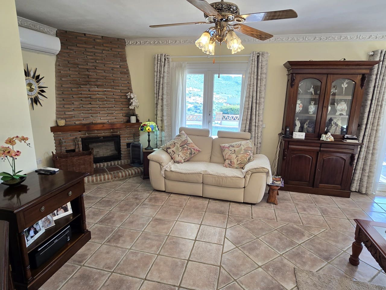 2 soveværelse Villa til salg i Vinuela med swimmingpool garage - € 259.000 (Ref: 9502931)