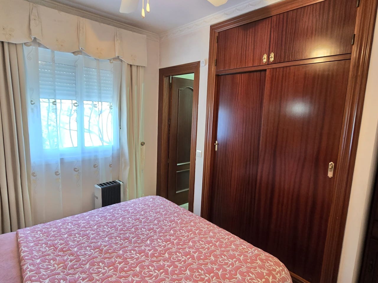 2 soveværelse Villa til salg i Vinuela med swimmingpool garage - € 259.000 (Ref: 9502931)