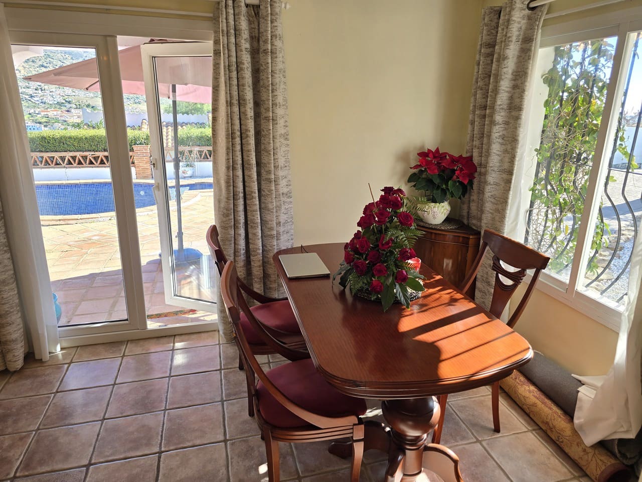 2 soveværelse Villa til salg i Vinuela med swimmingpool garage - € 259.000 (Ref: 9502931)