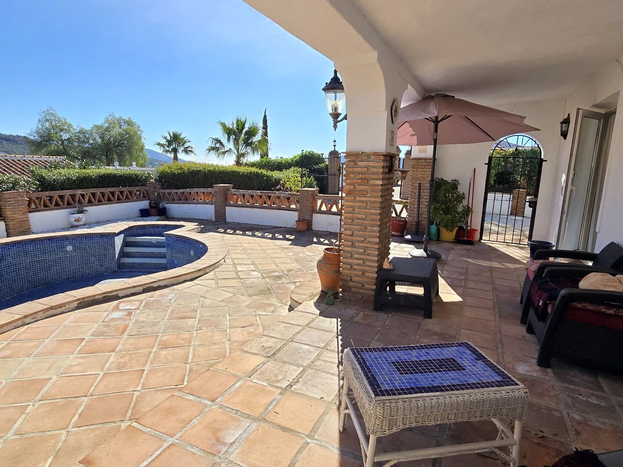 2 soveværelse Villa til salg i Vinuela med swimmingpool garage - € 259.000 (Ref: 9502931)