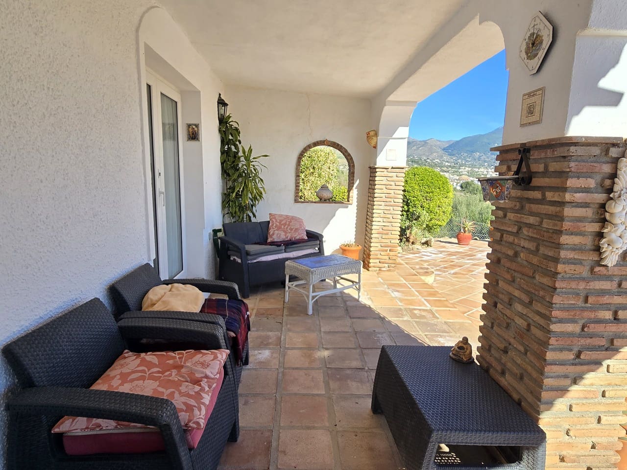 2 soveværelse Villa til salg i Vinuela med swimmingpool garage - € 259.000 (Ref: 9502931)