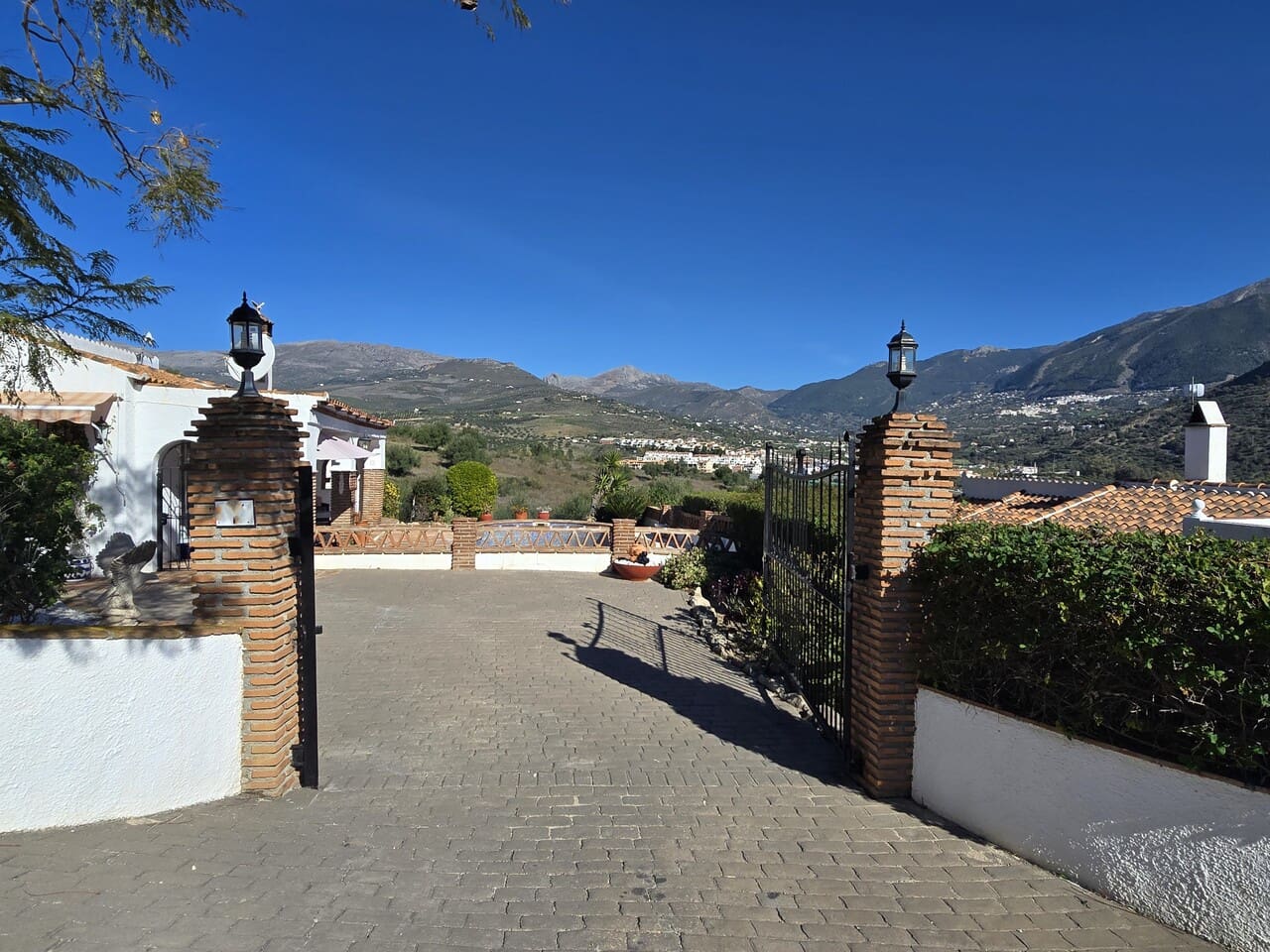 2 soveværelse Villa til salg i Vinuela med swimmingpool garage - € 259.000 (Ref: 9502931)