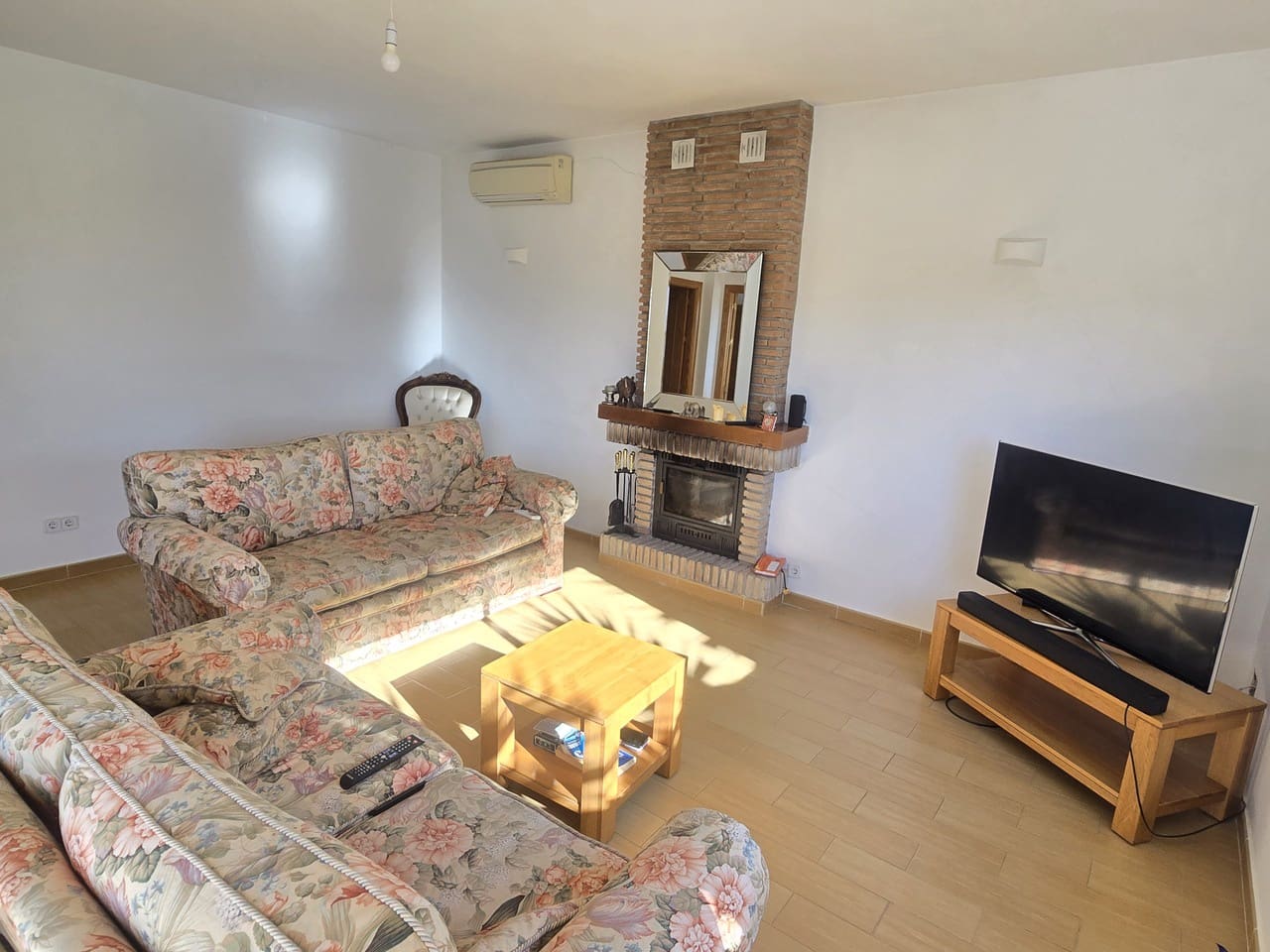 5 bedroom Villa for sale in Alcaucin with pool garage - € 449,000 (Ref: 9503288)