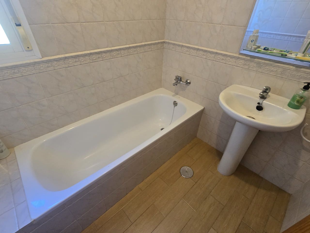 5 bedroom Villa for sale in Alcaucin with pool garage - € 449,000 (Ref: 9503288)