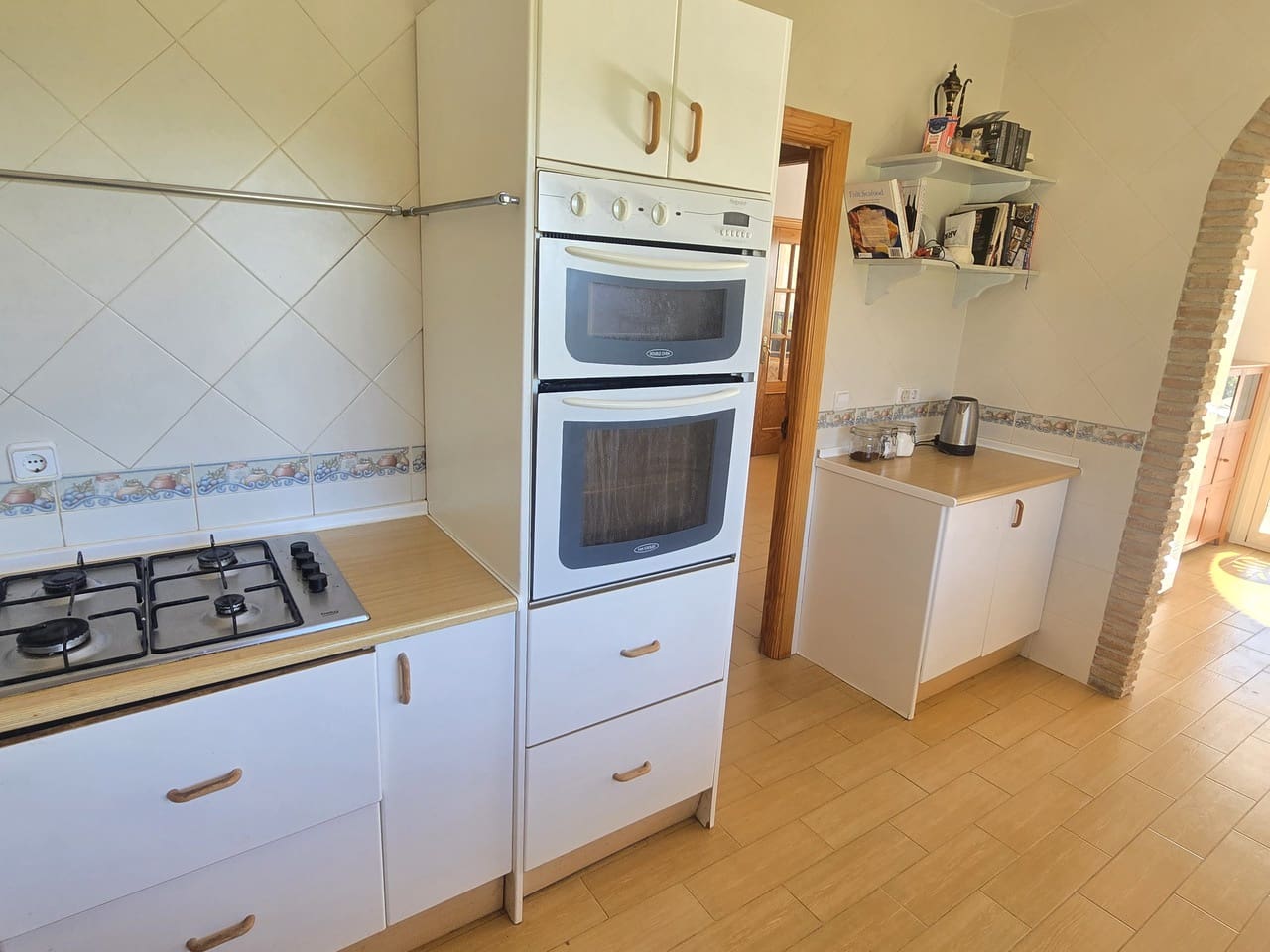 5 bedroom Villa for sale in Alcaucin with pool garage - € 449,000 (Ref: 9503288)