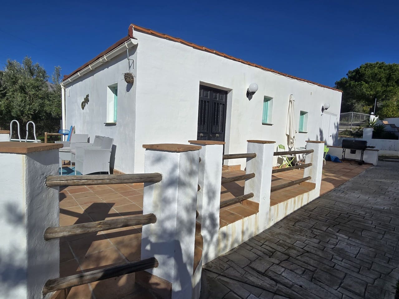 5 bedroom Villa for sale in Alcaucin with pool garage - € 449,000 (Ref: 9503288)
