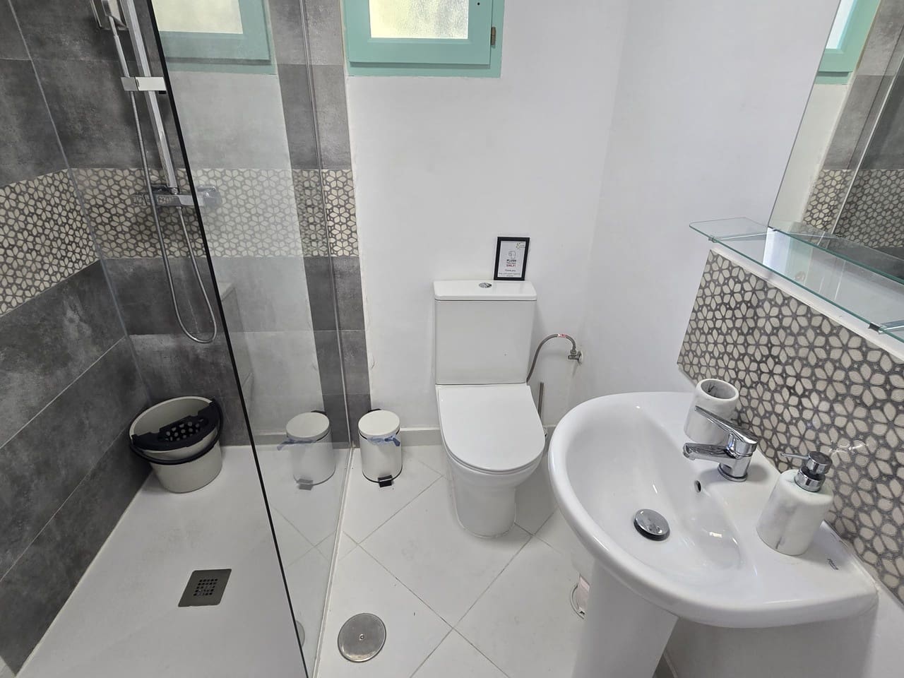 5 bedroom Villa for sale in Alcaucin with pool garage - € 449,000 (Ref: 9503288)