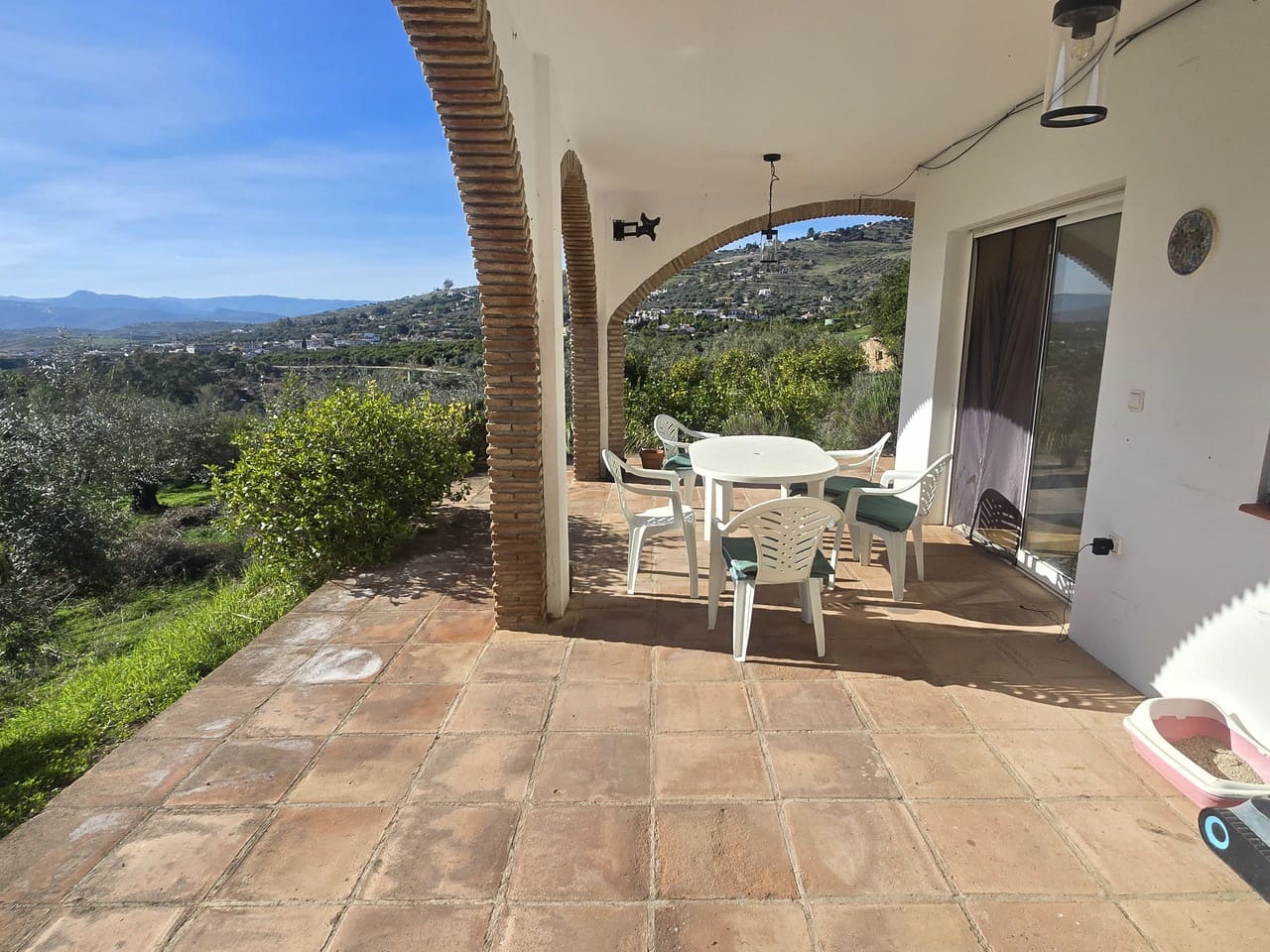 5 bedroom Villa for sale in Alcaucin with pool garage - € 449,000 (Ref: 9503288)