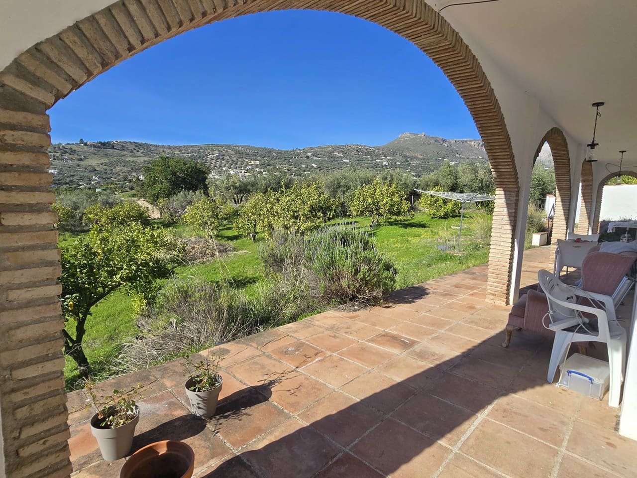 5 bedroom Villa for sale in Alcaucin with pool garage - € 449,000 (Ref: 9503288)