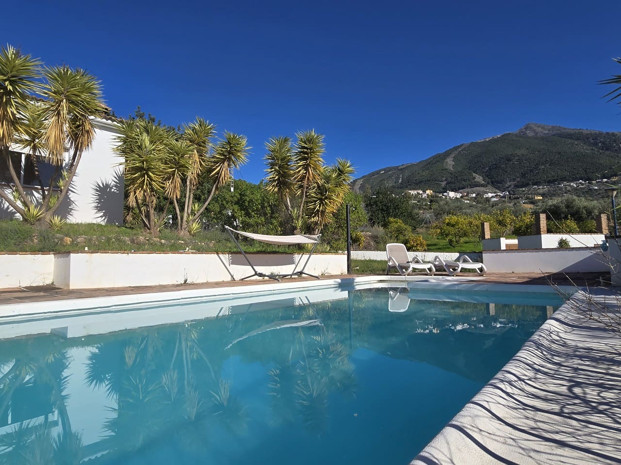 5 bedroom Villa for sale in Alcaucin with pool garage - € 449,000 (Ref: 9503288)