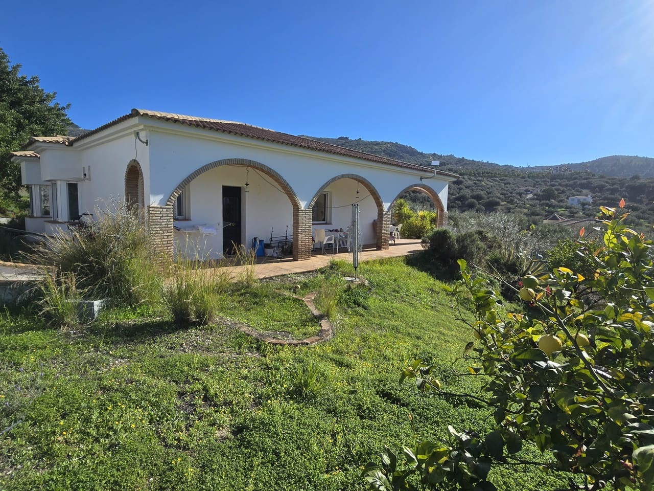 5 bedroom Villa for sale in Alcaucin with pool garage - € 449,000 (Ref: 9503288)