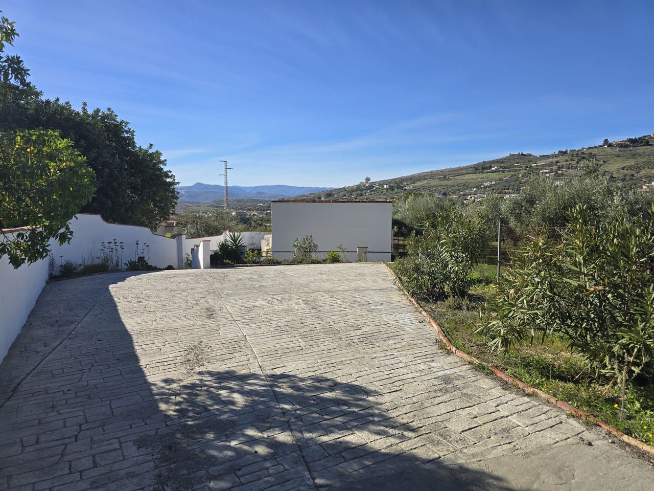 5 bedroom Villa for sale in Alcaucin with pool garage - € 449,000 (Ref: 9503288)