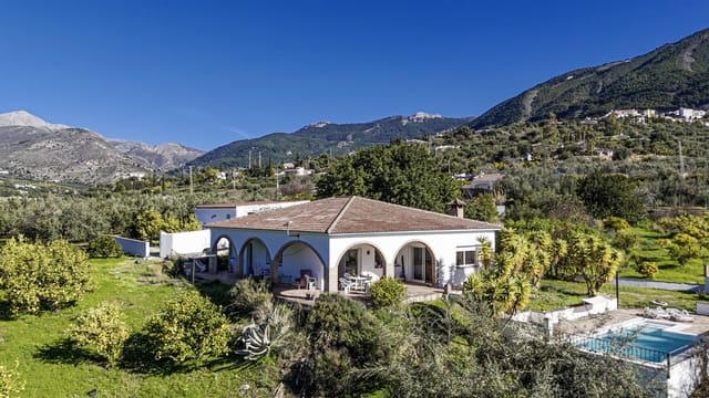 5 soverom Villa til salgs i Alcaucín med svømmebasseng garasje - € 449 000 (Ref: 9503288)