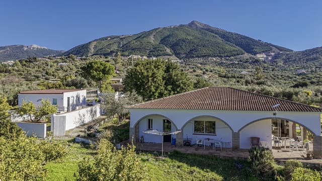 5 soverom Villa til salgs i Alcaucín med svømmebasseng garasje - € 449 000 (Ref: 9503288)