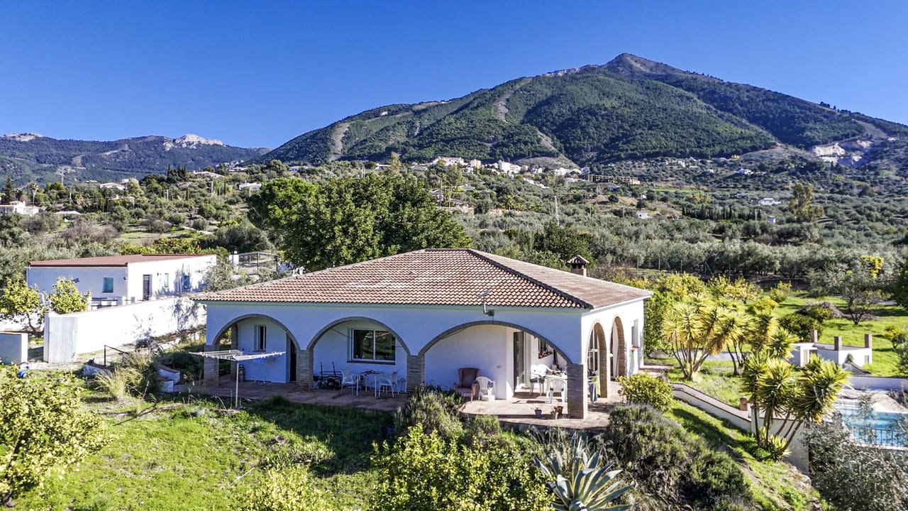 5 sypialnia Willa na sprzedaż w Alcaucin z basenem garażem - 449 000 € (Ref: 9503288)