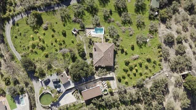 5 Zimmer Villa zu verkaufen in Alcaucín mit Pool Garage - 449.000 € (Ref: 9503288)