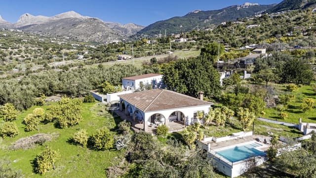 5 soverom Villa til salgs i Alcaucín med svømmebasseng garasje - € 449 000 (Ref: 9503288)