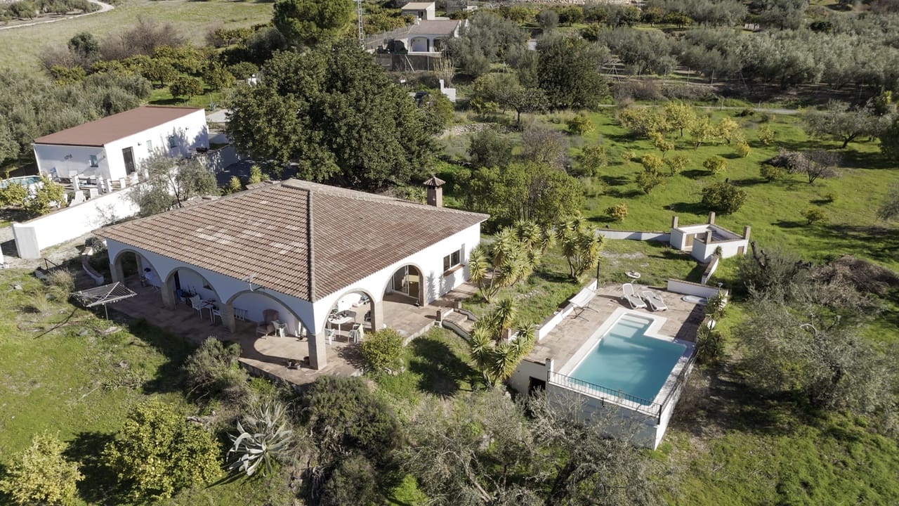 5 sypialnia Willa na sprzedaż w Alcaucin z basenem garażem - 449 000 € (Ref: 9503288)