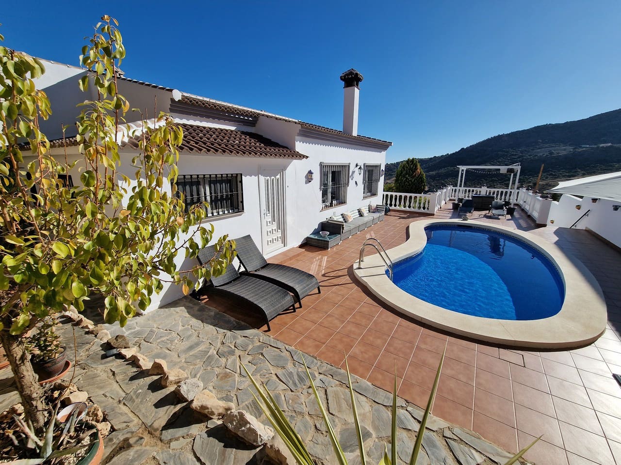 2 makuuhuone Huvila myytävänä paikassa Mondron mukana uima-altaan 
autotalli - 295 000 € (Ref: 9524623)