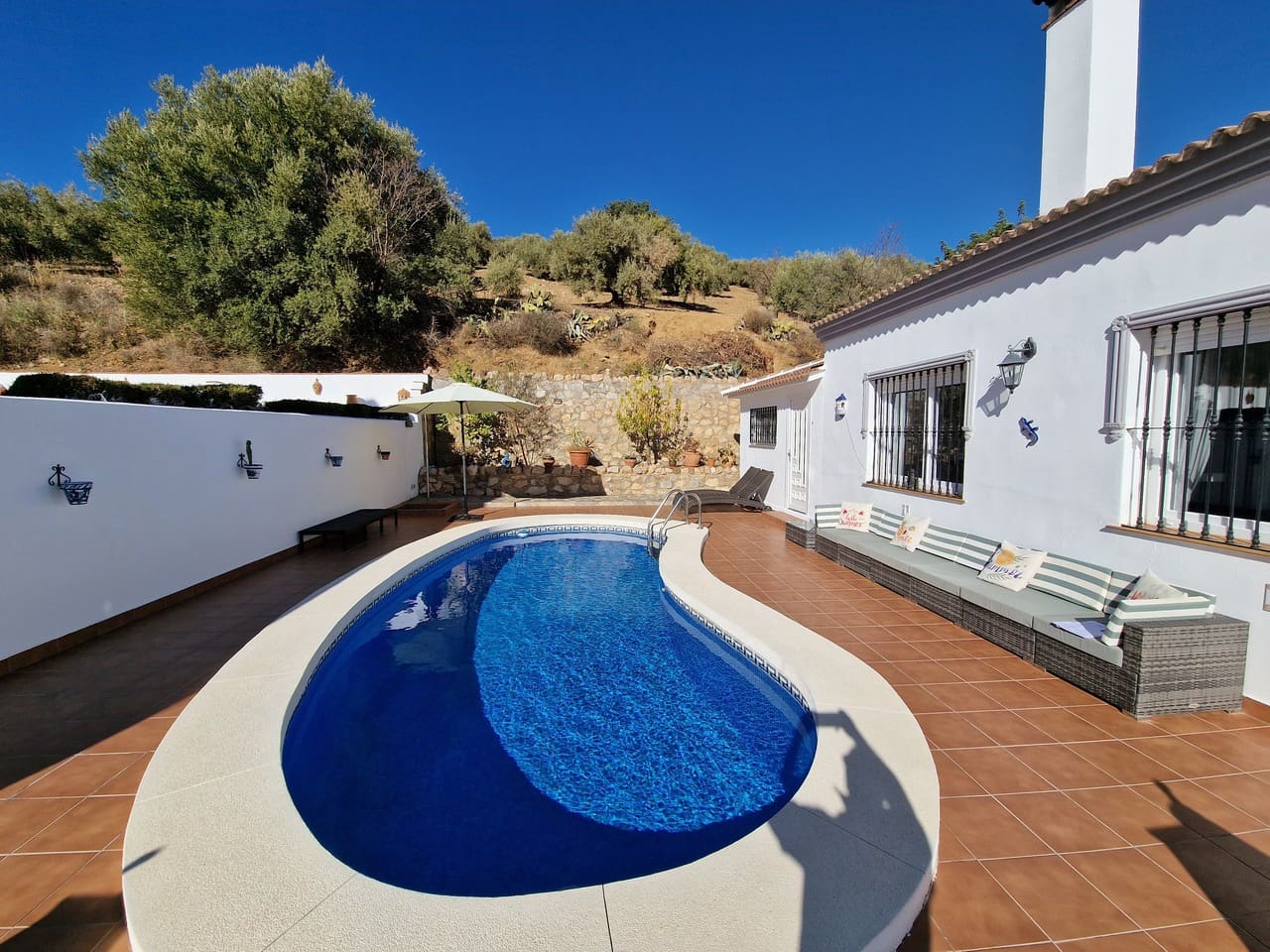 2 makuuhuone Huvila myytävänä paikassa Mondron mukana uima-altaan 
autotalli - 295 000 € (Ref: 9524623)