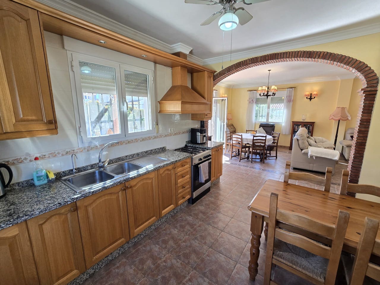 3 Zimmer Villa zu verkaufen in Vinuela mit Garage - 275.000 € (Ref: 9534806)