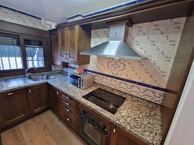 3 bedroom Townhouse for sale in Alcaucín with pool garage - € 220,000 (Ref: 9558967)