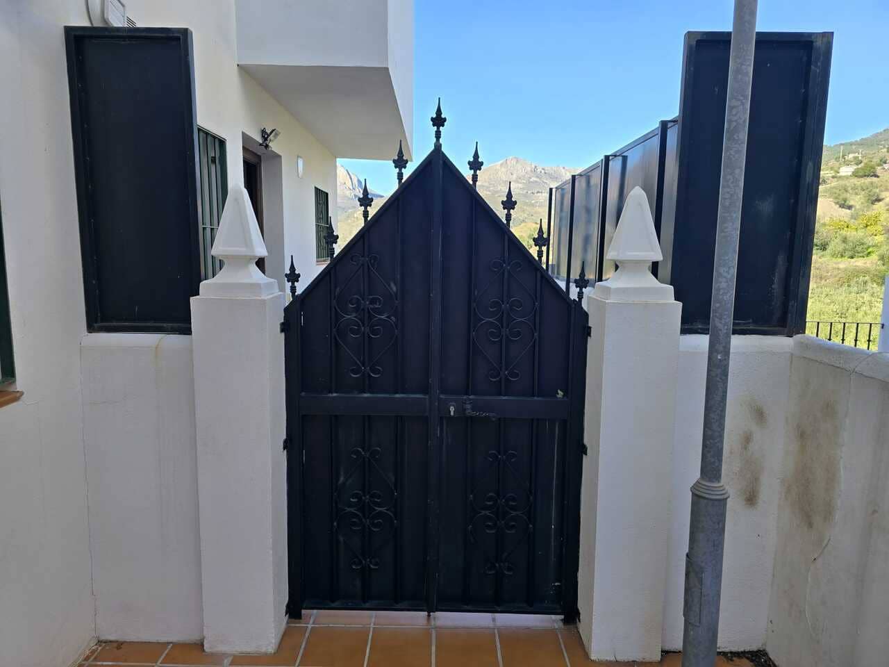 3 bedroom Townhouse for sale in Alcaucin with pool garage - € 220,000 (Ref: 9558967)