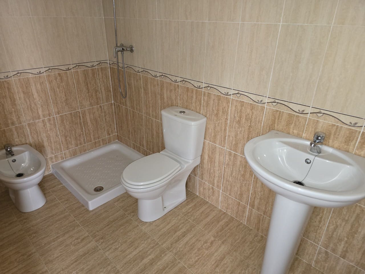 3 quarto Casa em Banda para venda em Alcaucin com piscina garagem - 195 000 € (Ref: 9569478)