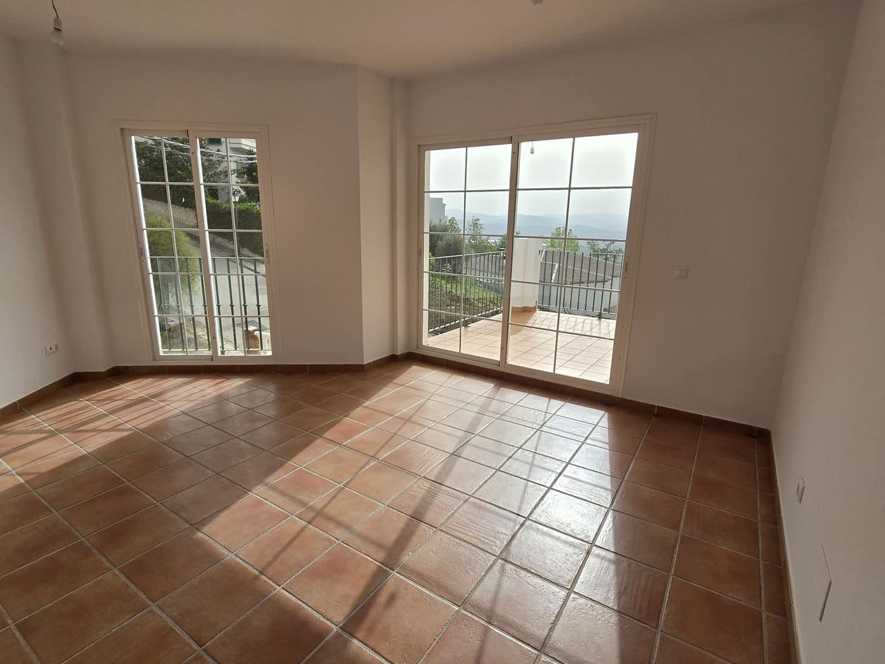 3 bedroom Townhouse for sale in Alcaucin with pool garage - € 195,000 (Ref: 9569478)