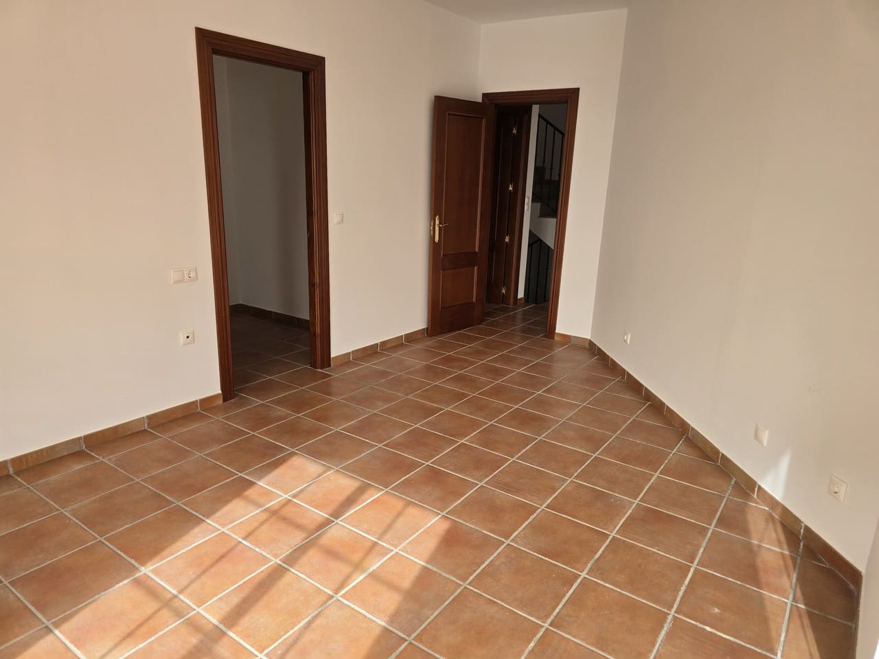 3 bedroom Townhouse for sale in Alcaucin with pool garage - € 195,000 (Ref: 9569478)