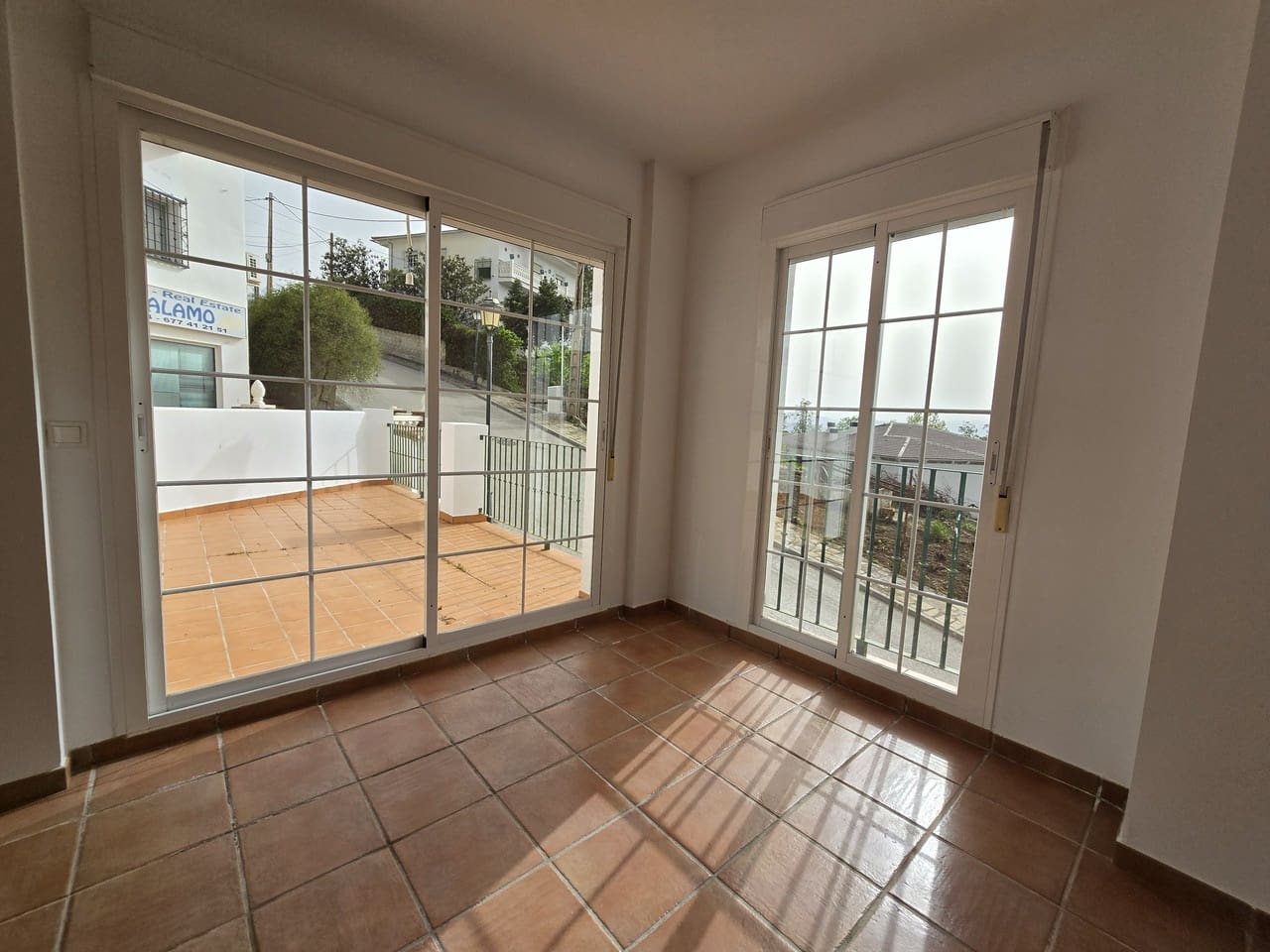 3 bedroom Townhouse for sale in Alcaucin with pool garage - € 195,000 (Ref: 9569478)