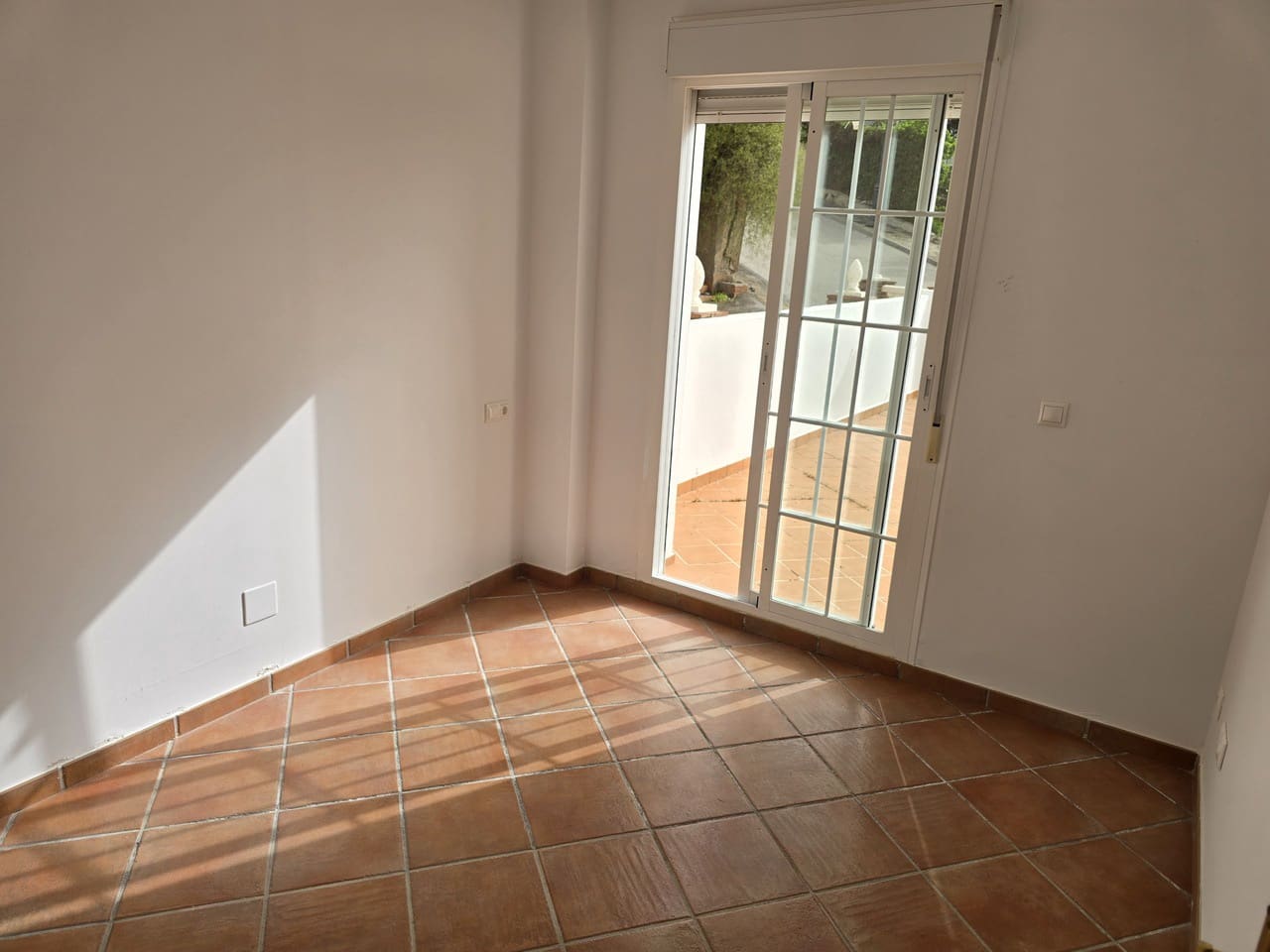 3 bedroom Townhouse for sale in Alcaucin with pool garage - € 195,000 (Ref: 9569478)