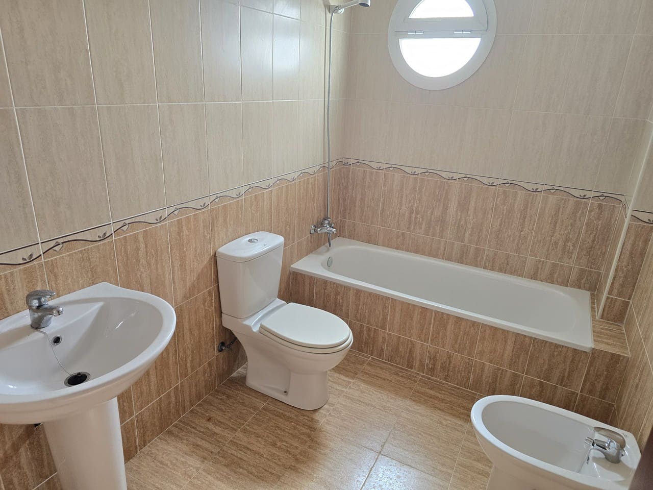 3 bedroom Townhouse for sale in Alcaucin with pool garage - € 195,000 (Ref: 9569478)