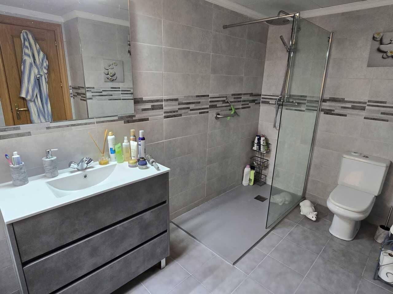 2 bedroom Apartment for sale in Alcaucin with pool garage - € 175,000 (Ref: 9592216)