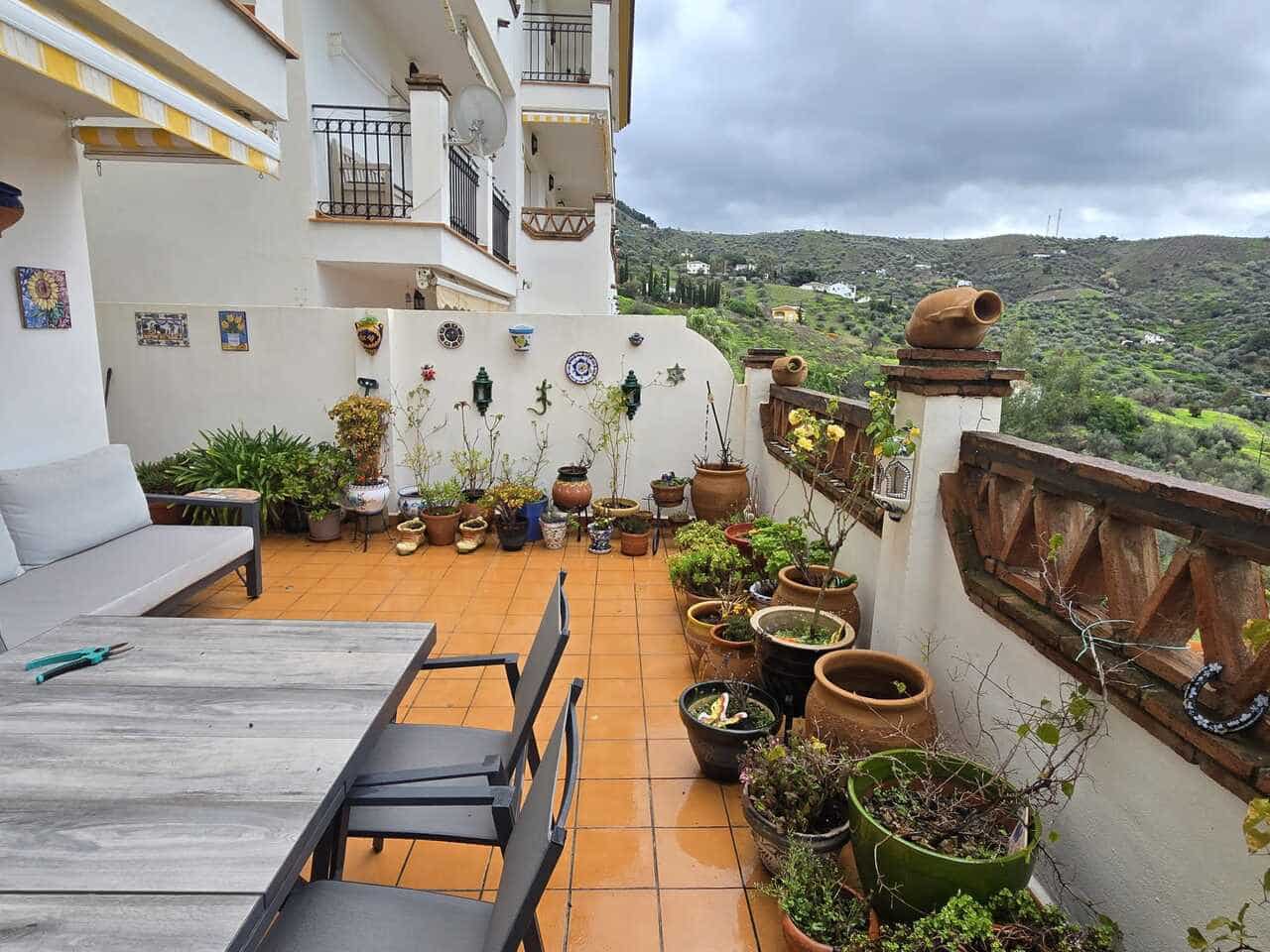 2 bedroom Apartment for sale in Alcaucin with pool garage - € 175,000 (Ref: 9592216)