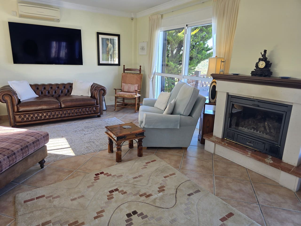 3 makuuhuone Huvila myytävänä paikassa Vinuela mukana uima-altaan 
autotalli - 525 000 € (Ref: 9609553)