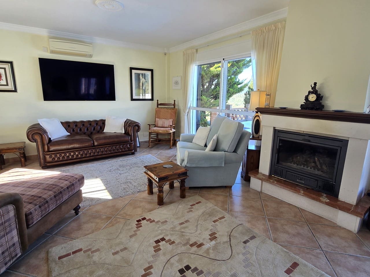 3 makuuhuone Huvila myytävänä paikassa Vinuela mukana uima-altaan 
autotalli - 525 000 € (Ref: 9609553)